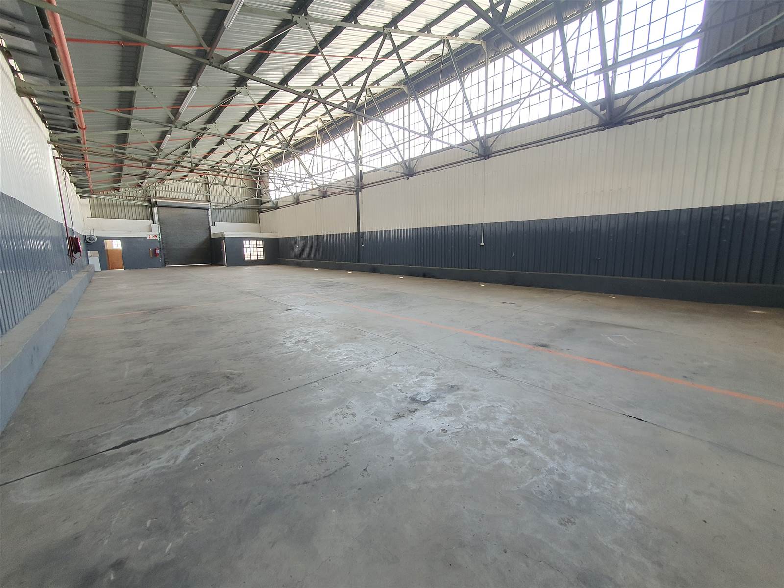 350  m² Industrial space in City Deep photo number 8