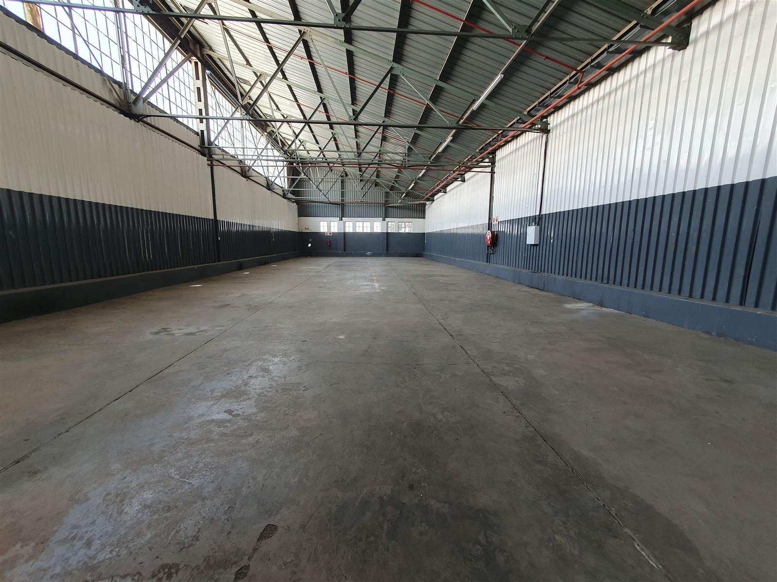 350  m² Industrial space in City Deep photo number 3