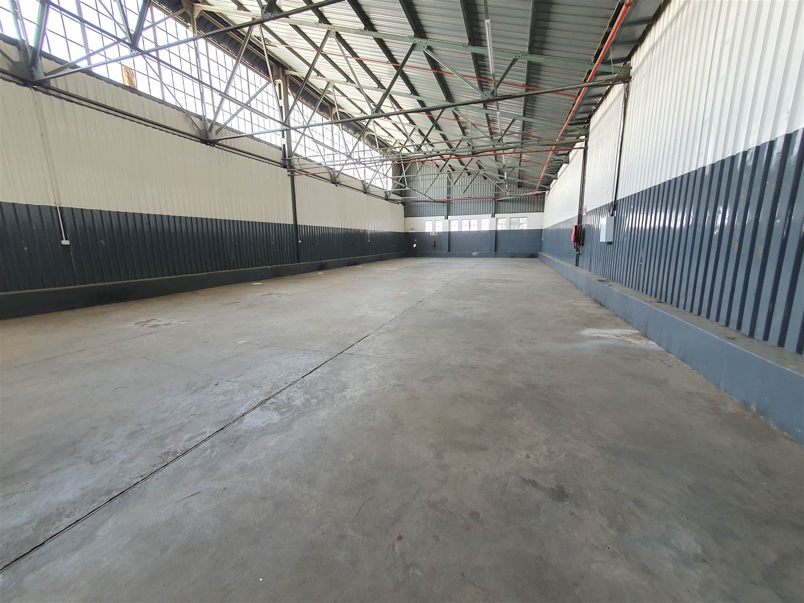 350  m² Industrial space in City Deep photo number 2