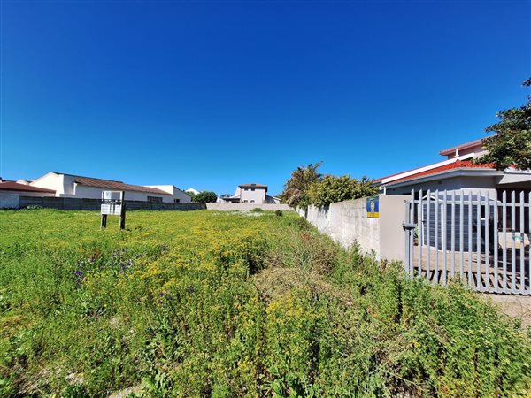 717 m² Land