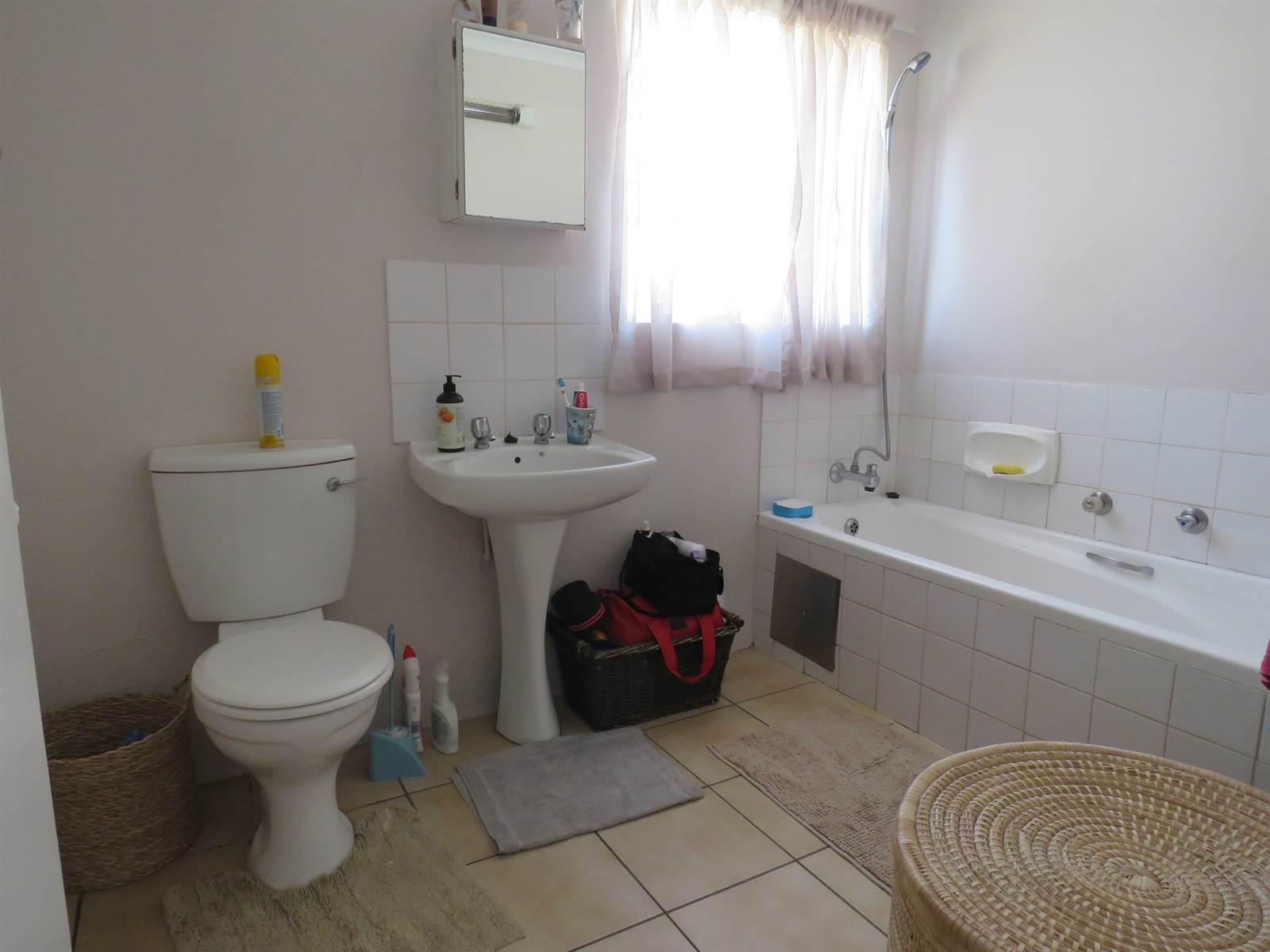 3 Bed Simplex in Carenvale photo number 13