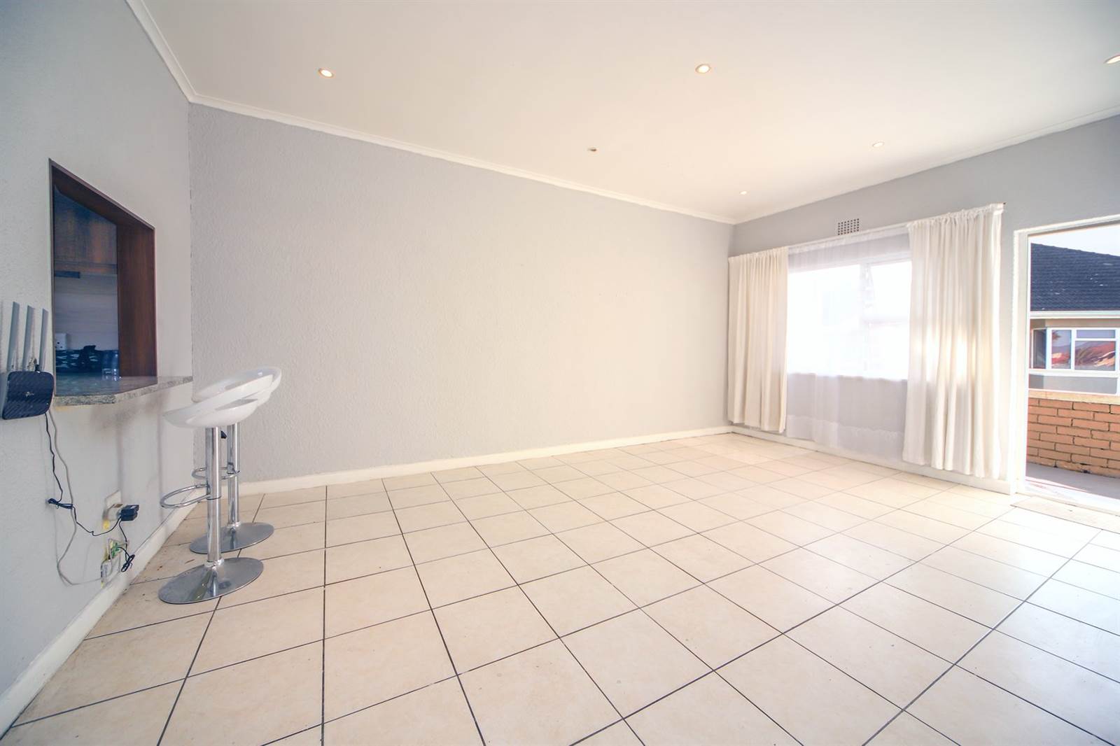 2 Bed Apartment in Kenilworth photo number 3