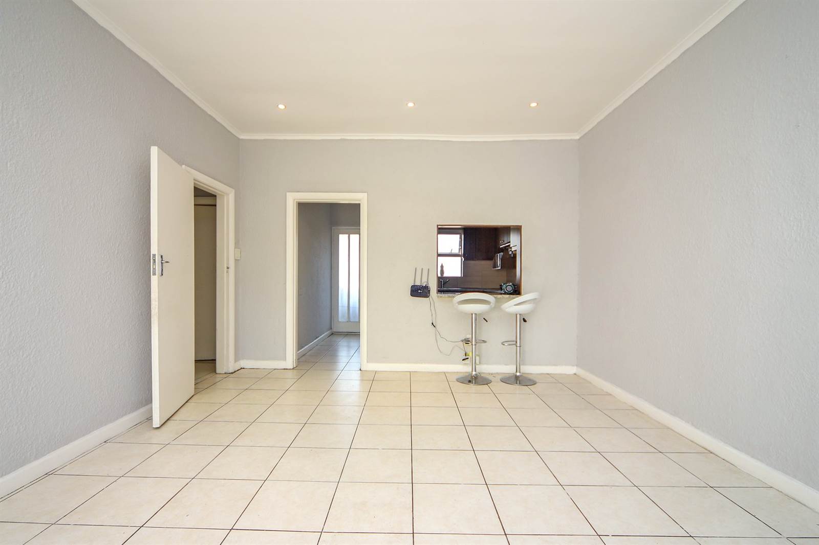 2 Bed Apartment in Kenilworth photo number 4