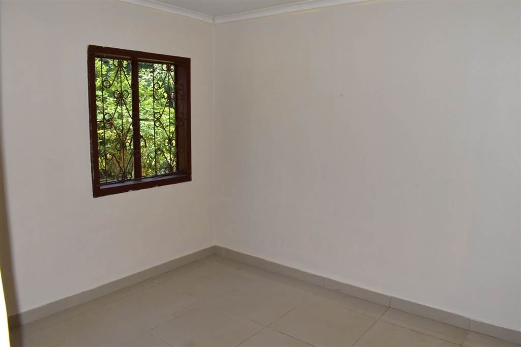 2 Bed Apartment in Caneside photo number 7