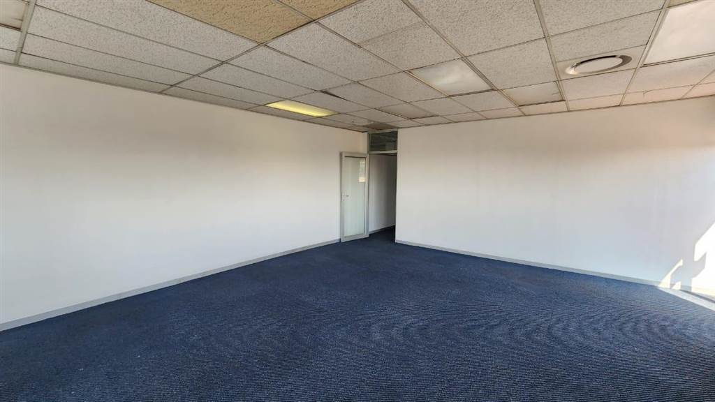 1805  m² Commercial space in Centurion CBD photo number 14