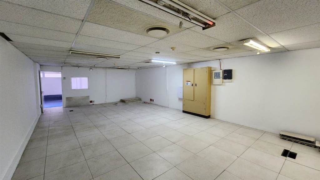 1805  m² Commercial space in Centurion CBD photo number 11