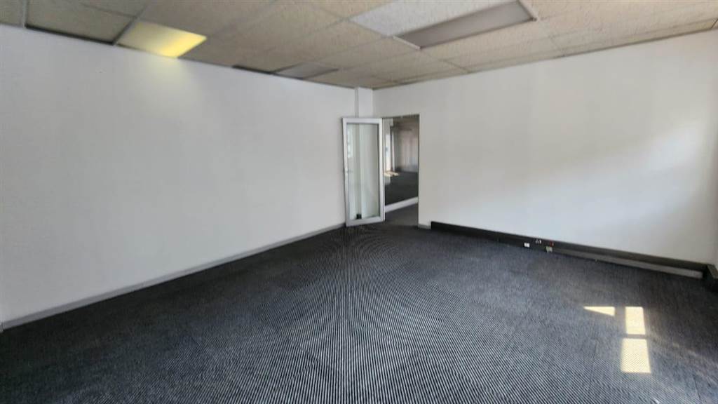 1805  m² Commercial space in Centurion CBD photo number 21