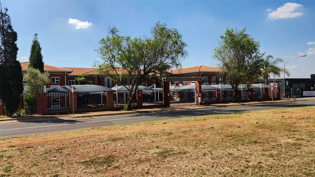 1805  m² Commercial space in Centurion CBD photo number 1