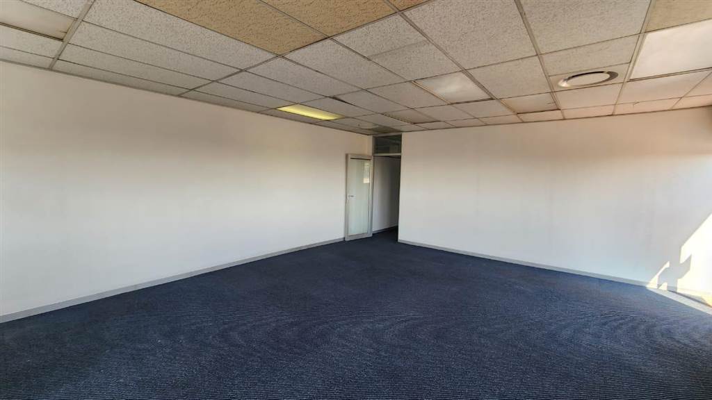 1805  m² Commercial space in Centurion CBD photo number 13