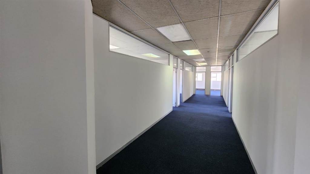 1805  m² Commercial space in Centurion CBD photo number 8