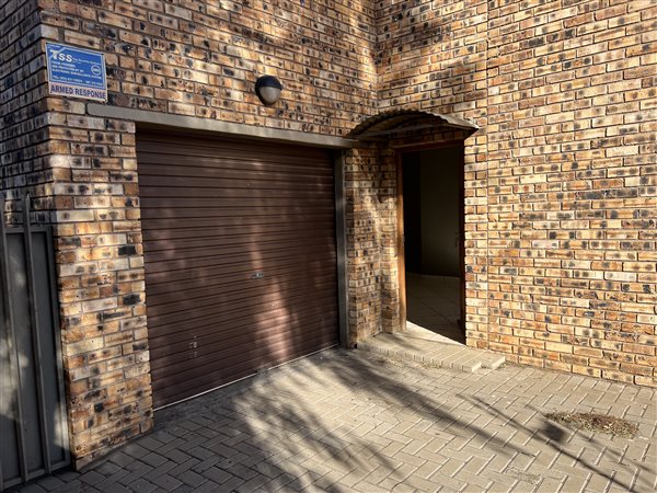 3 Bedroom Townhouse 3 Bedroom Townhouse