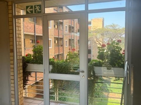2 Bed Apartment in Groenkloof