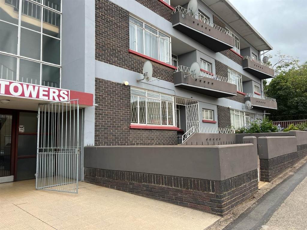 2 Bed Apartment in Uitenhage Central photo number 1