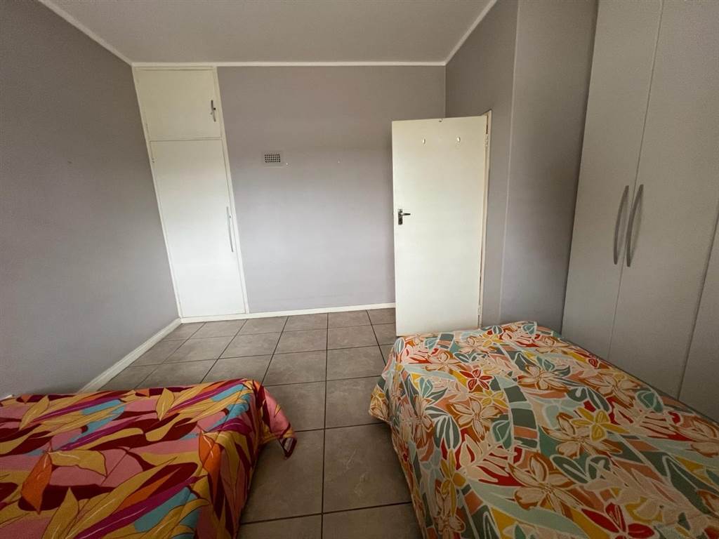 2 Bed Apartment in Uitenhage Central photo number 15