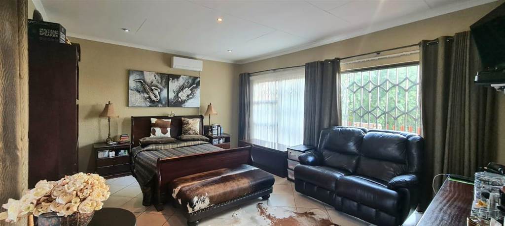 5 Bed House in Secunda photo number 13