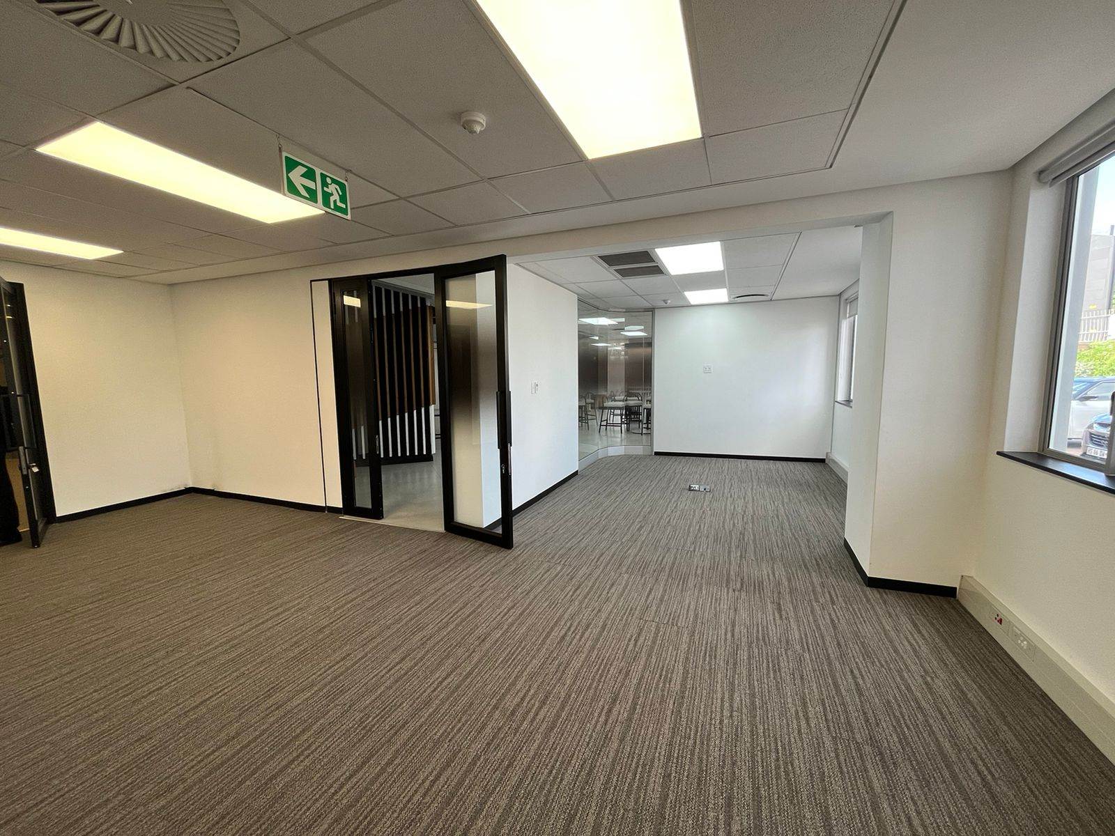 293  m² Commercial space in Sandown photo number 2