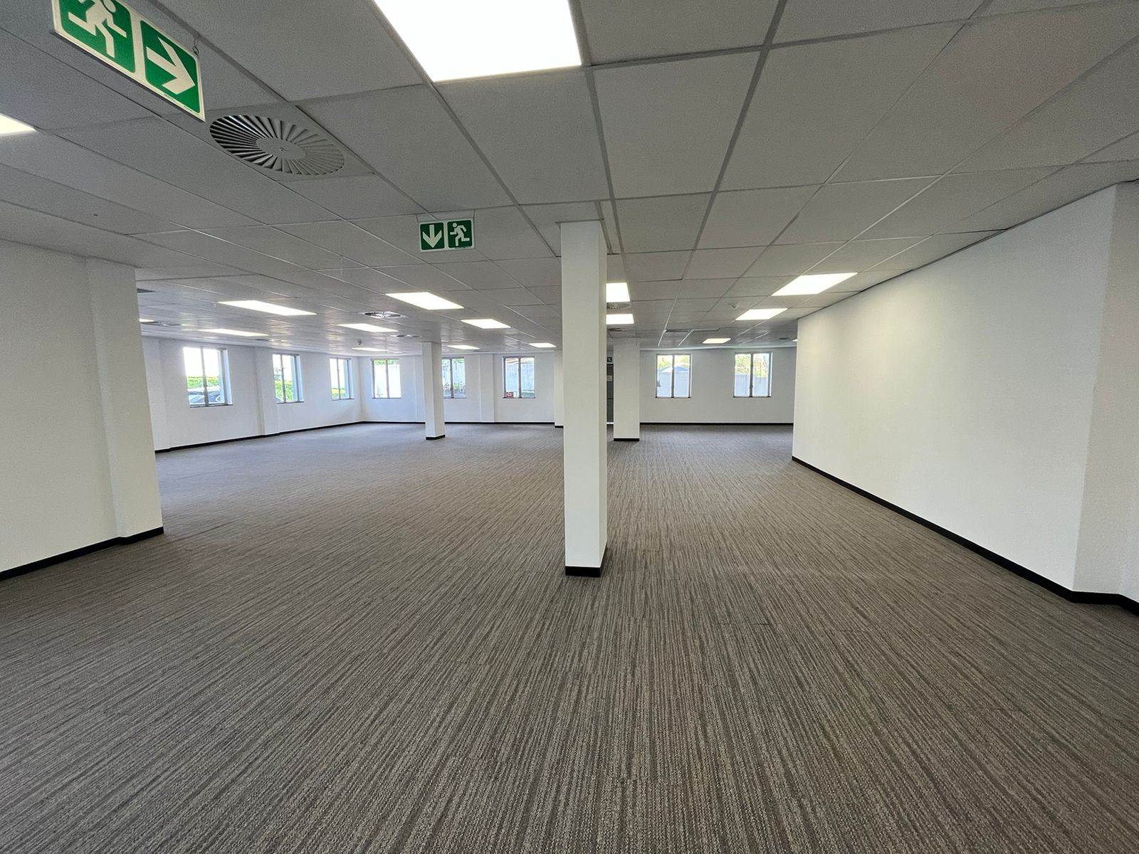 293  m² Commercial space in Sandown photo number 3