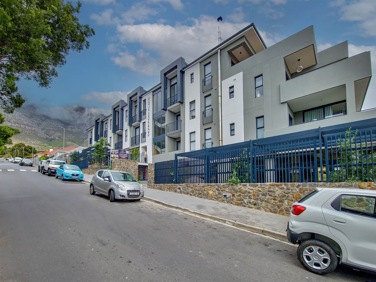 3 Bed Apartment in Vredehoek photo number 3
