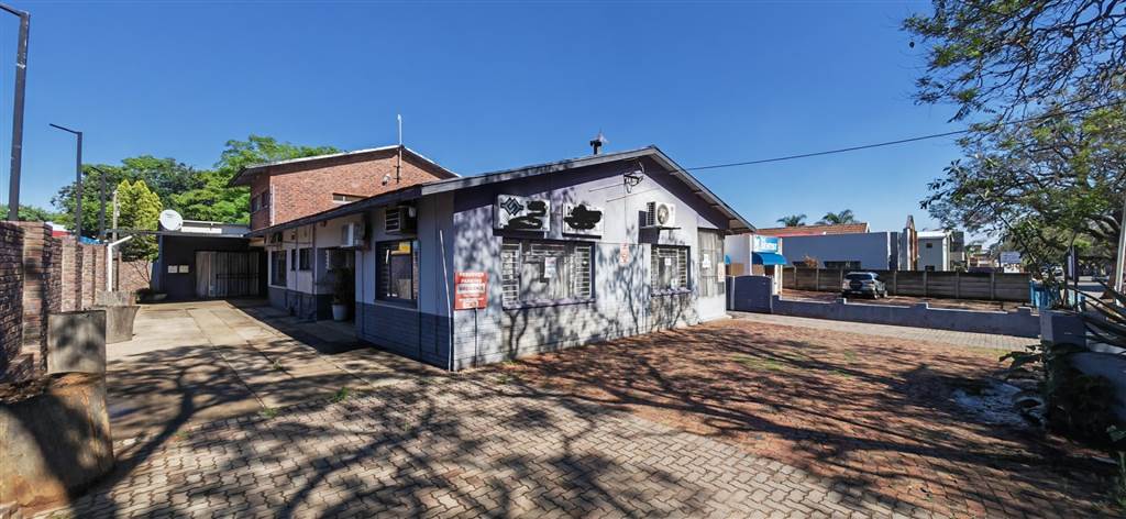 1273  m² Commercial space in Pretoria North photo number 2