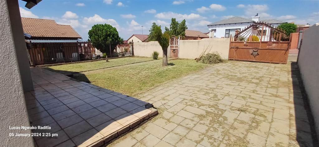 3 Bed House in Soshanguve photo number 19