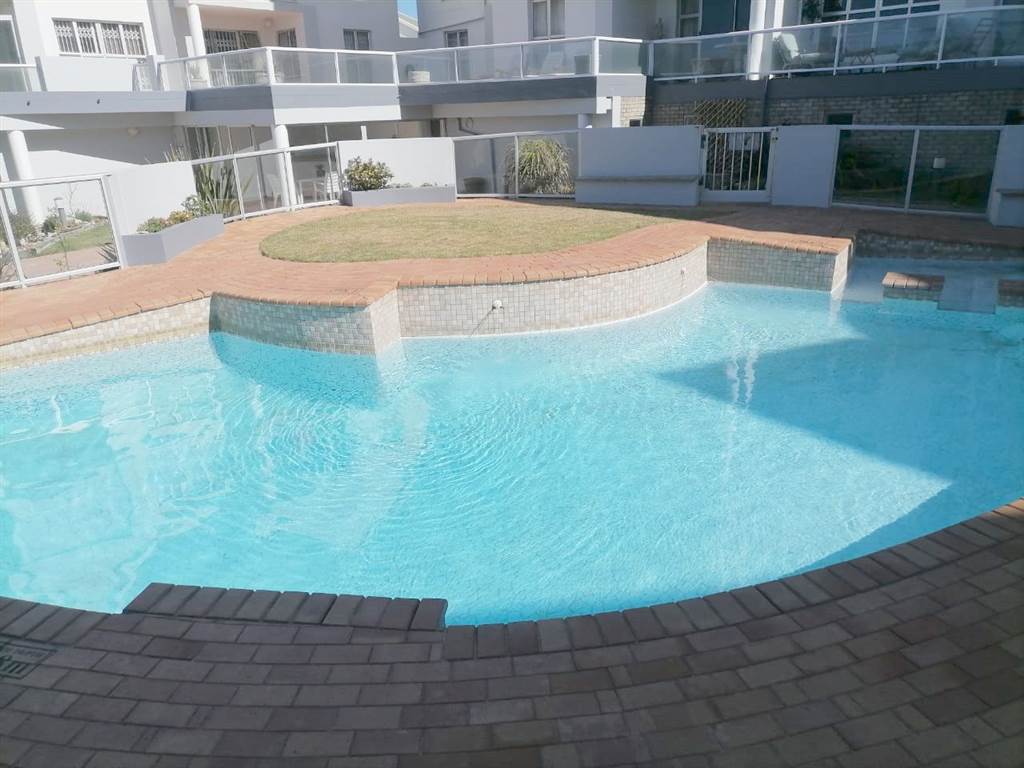 2 Bed Apartment in Summerstrand photo number 10