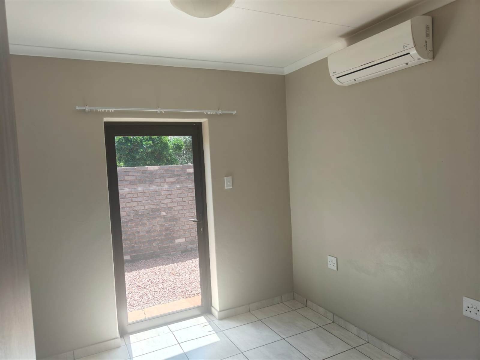 1 Bed Apartment in Kathu photo number 8