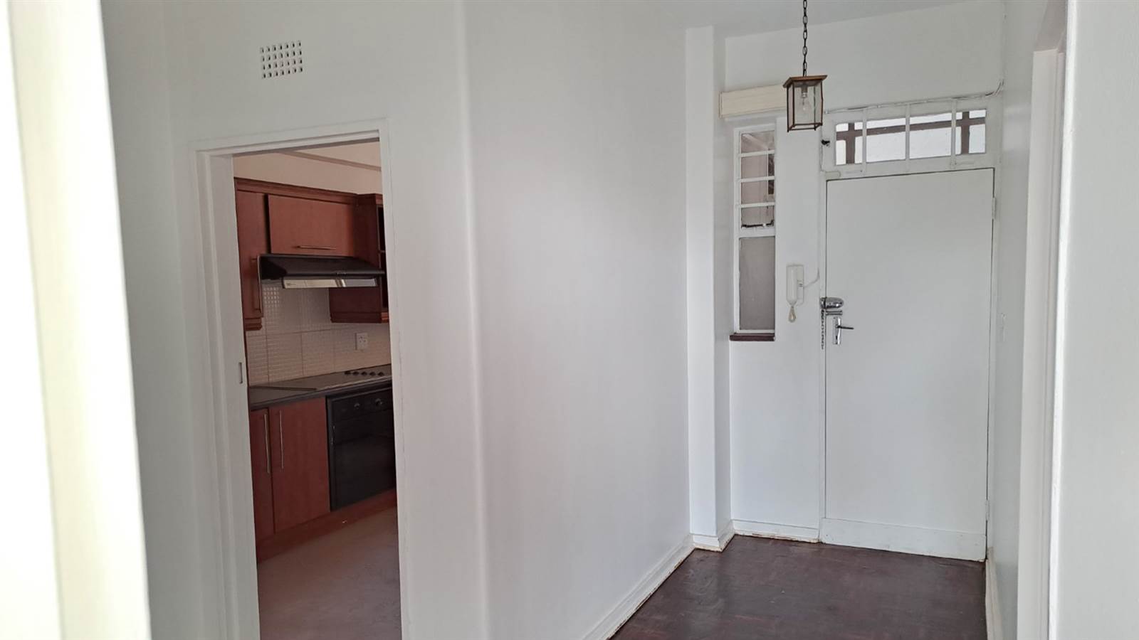 3 Bed Apartment in Yeoville photo number 5