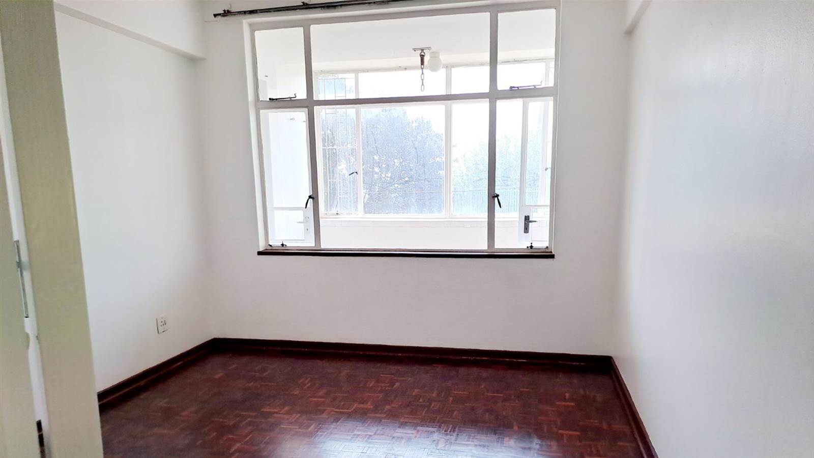 3 Bed Apartment in Yeoville photo number 15
