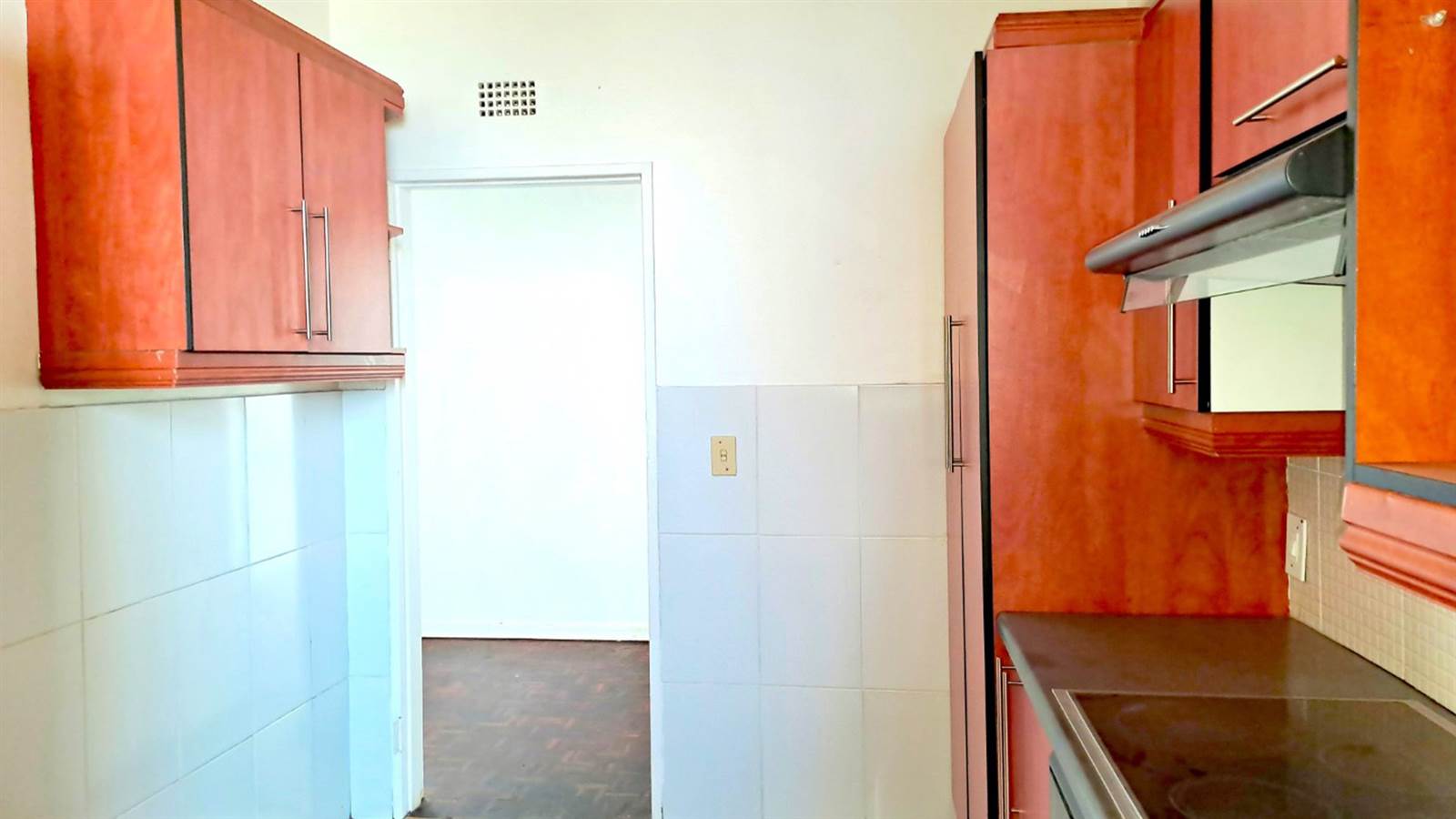 3 Bed Apartment in Yeoville photo number 8