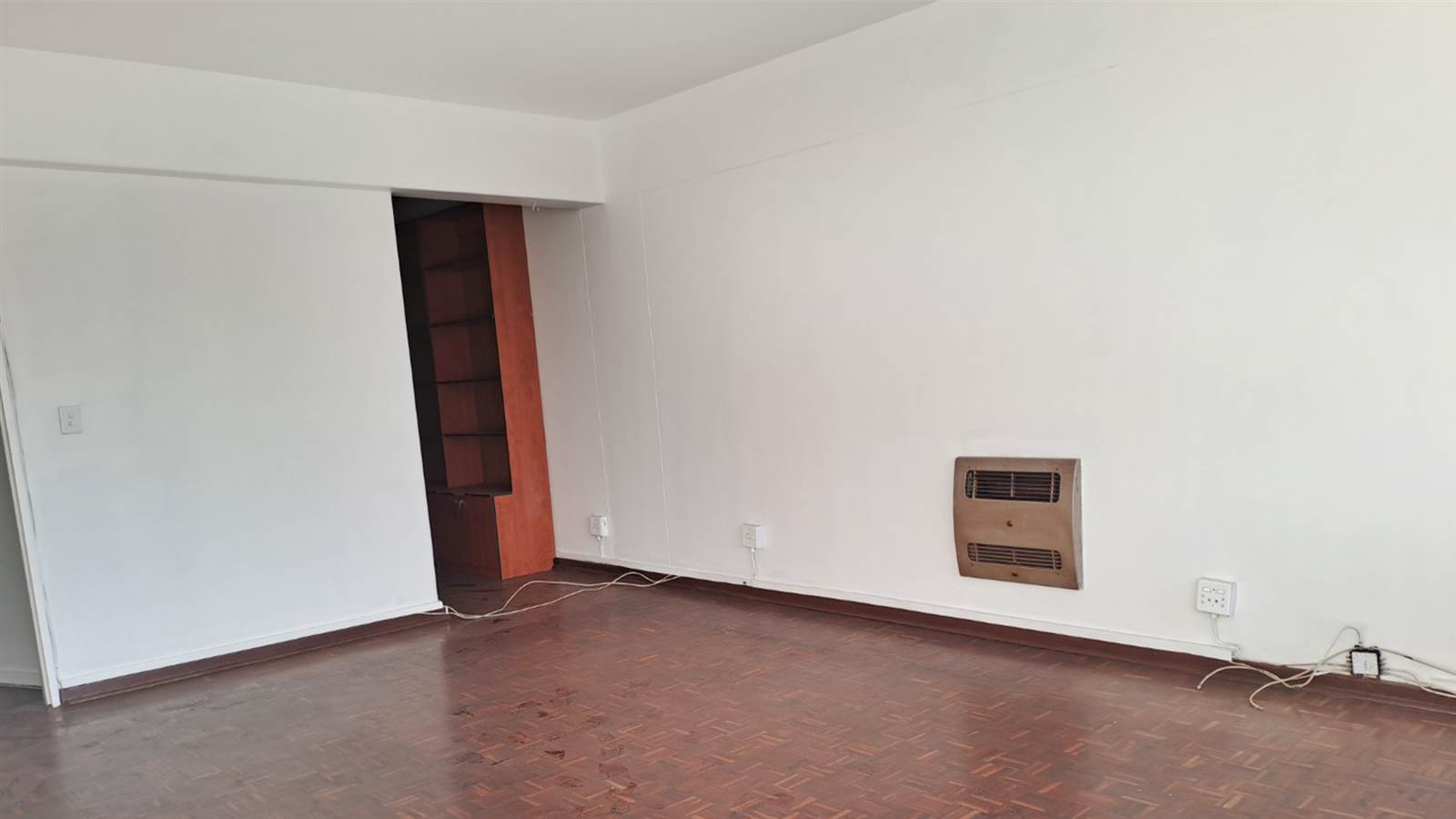 3 Bed Apartment in Yeoville photo number 16
