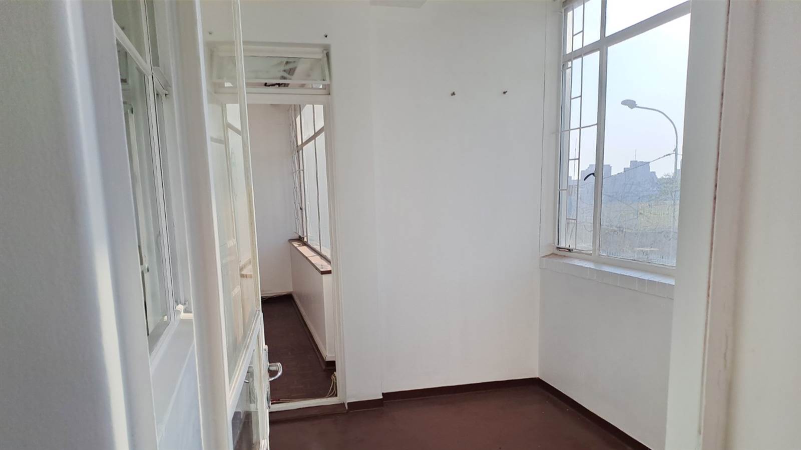 3 Bed Apartment in Yeoville photo number 25