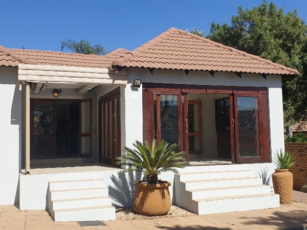 4 Bed House in Emerald Estate
