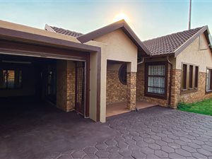6 Bed House in Eersterust