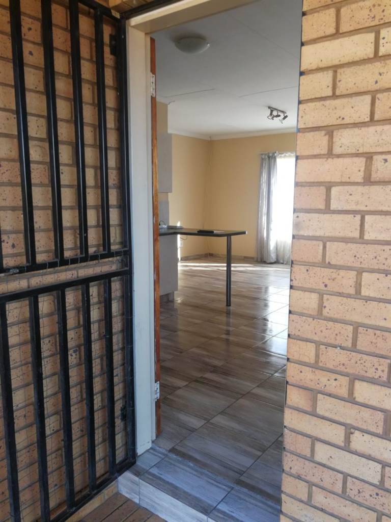 2 Bed Townhouse in Delmas photo number 8