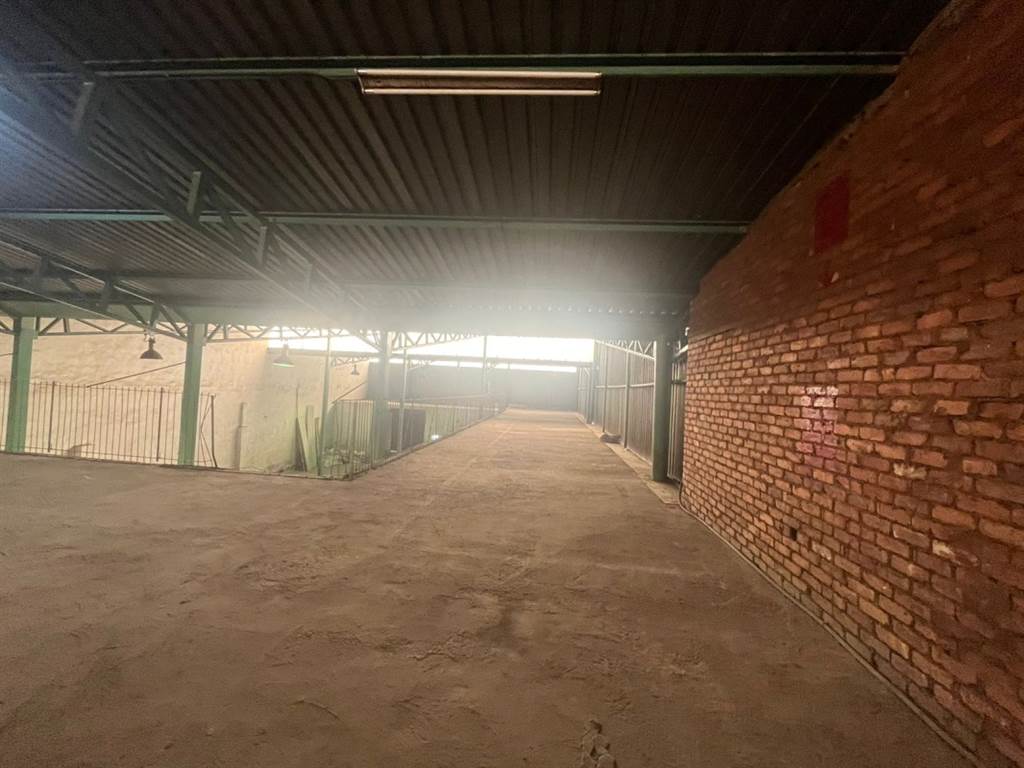 1200  m² Industrial space in Pretoria West photo number 2