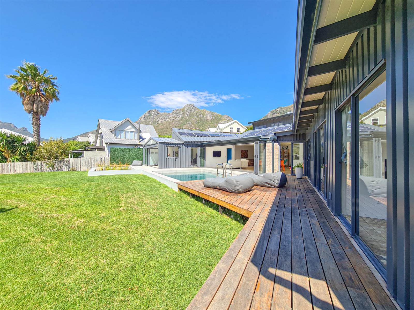 4 Bed House in Hout Bay and surrounds photo number 17