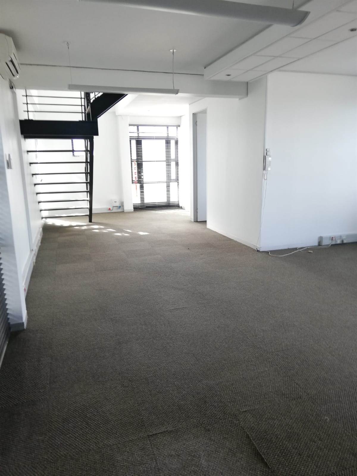 183.5  m² Office Space in Parow Central photo number 6