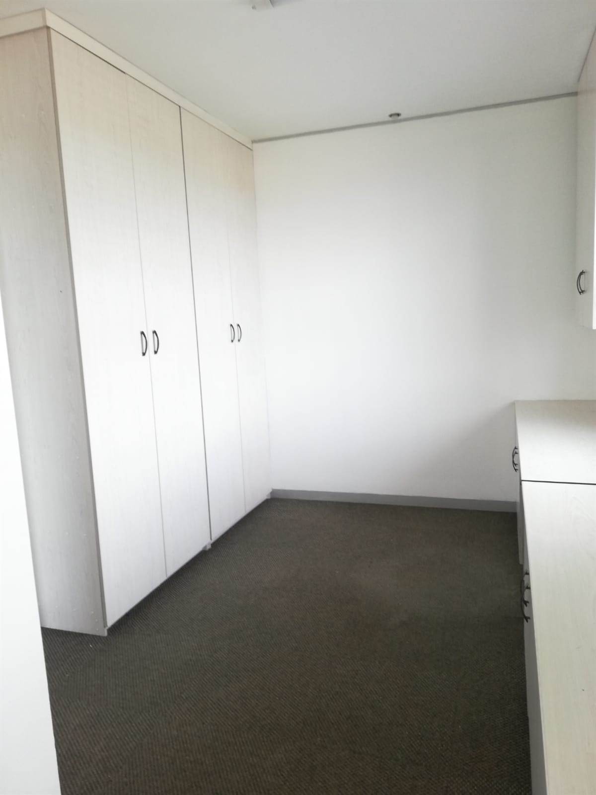 183.5  m² Office Space in Parow Central photo number 7