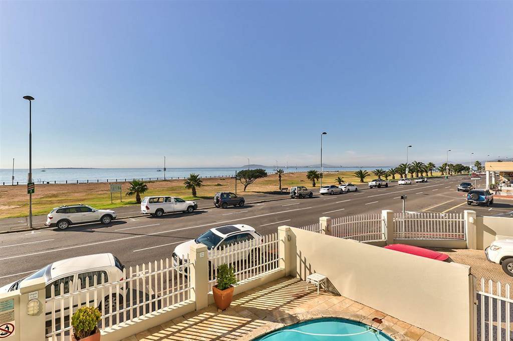 3 Bed Apartment in Mouille Point photo number 21