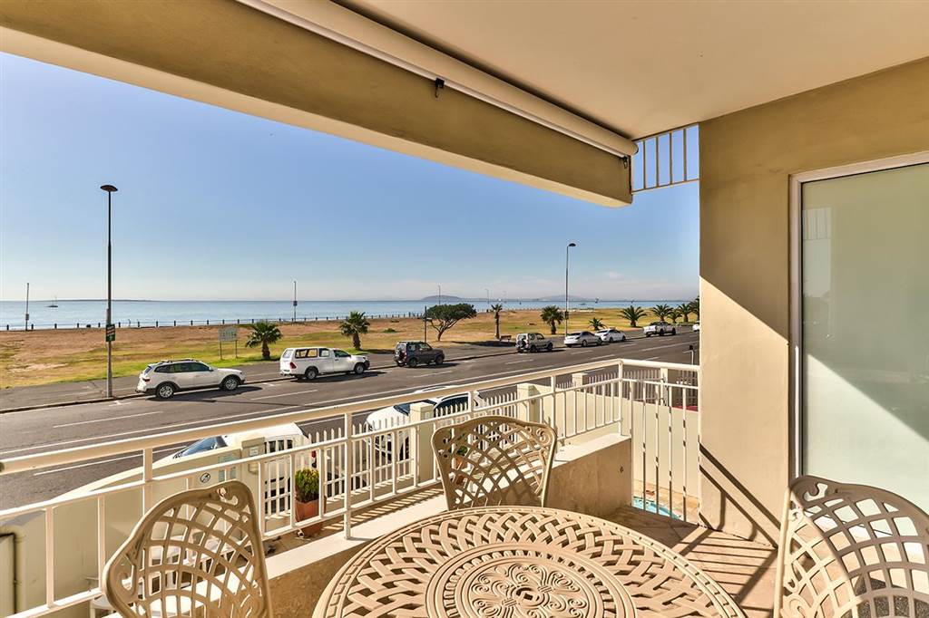 3 Bed Apartment in Mouille Point photo number 15