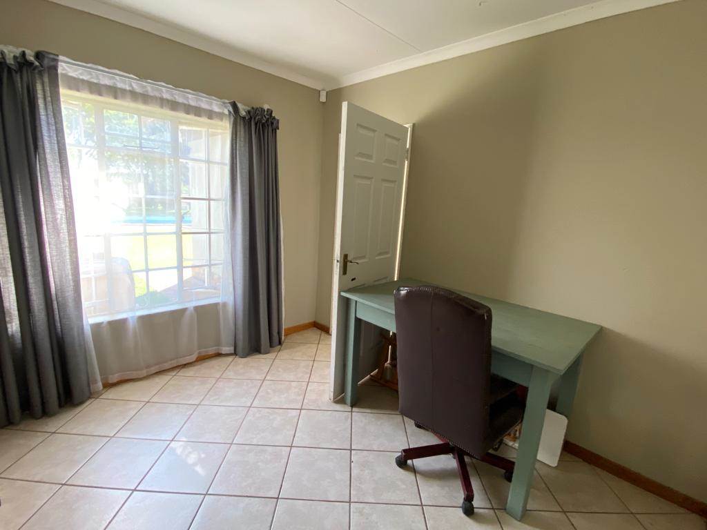 4 Bed House in Grootfontein Estate photo number 9