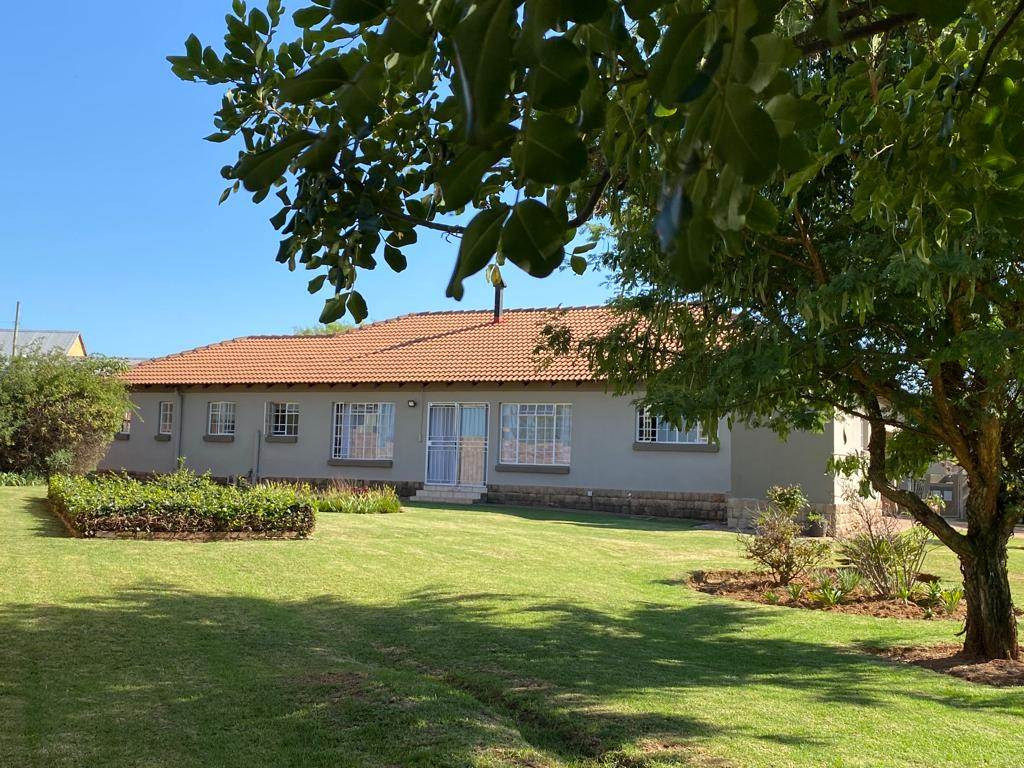 4 Bed House in Grootfontein Estate photo number 21