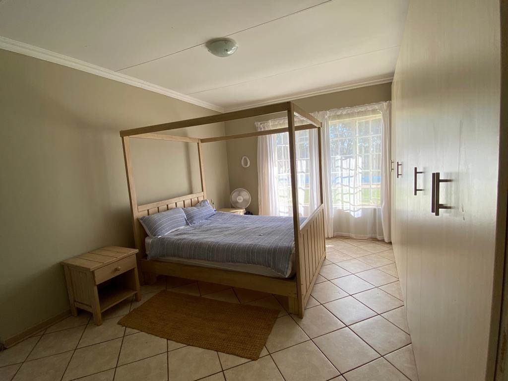 4 Bed House in Grootfontein Estate photo number 10
