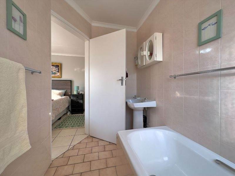 2 Bed Townhouse in Glen Marais photo number 16