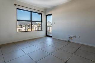 1 Bed Apartment in Olivedale photo number 4
