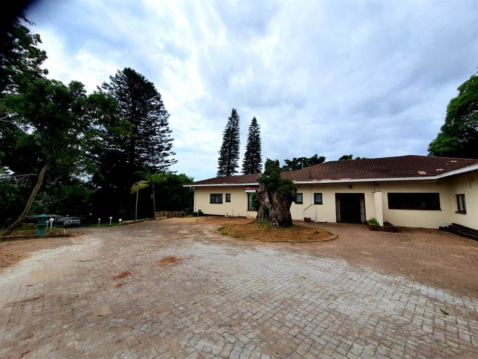 10 Bed House in Umtentweni photo number 30
