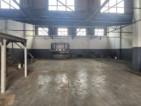 320  m² Industrial space