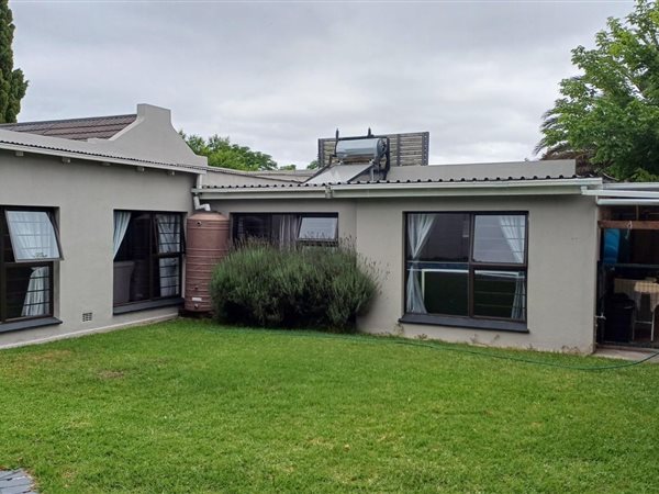 5 Bedroom House 5 Bedroom House