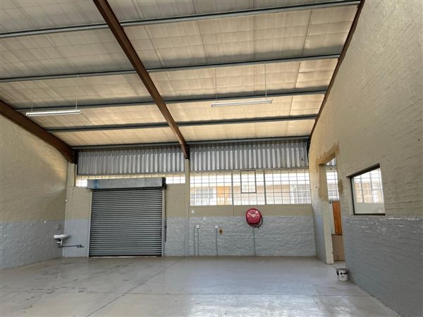 582  m² Commercial space