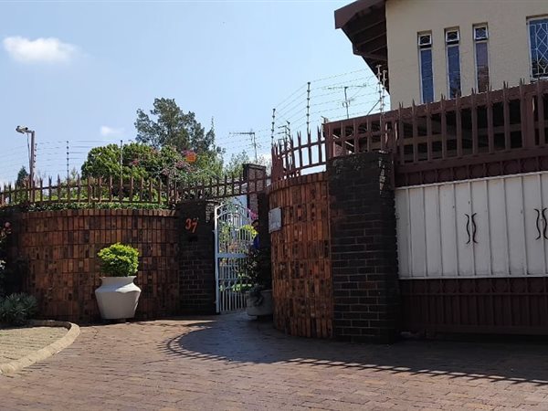 4 Bedroom House 4 Bedroom House